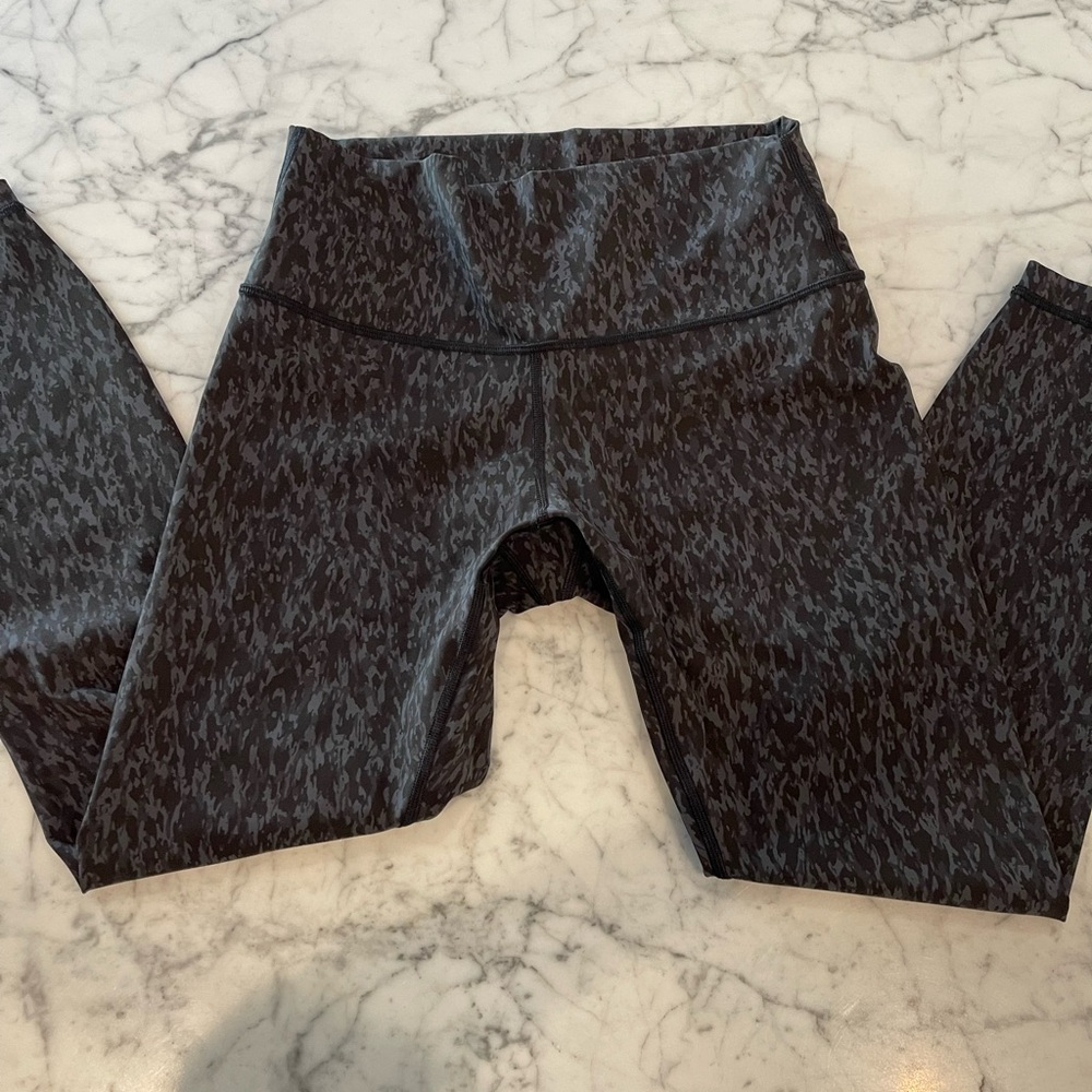 Lululemon Wunder Under High-Rise Crop 23" Full-On Luxtreme Black Camo Size 8